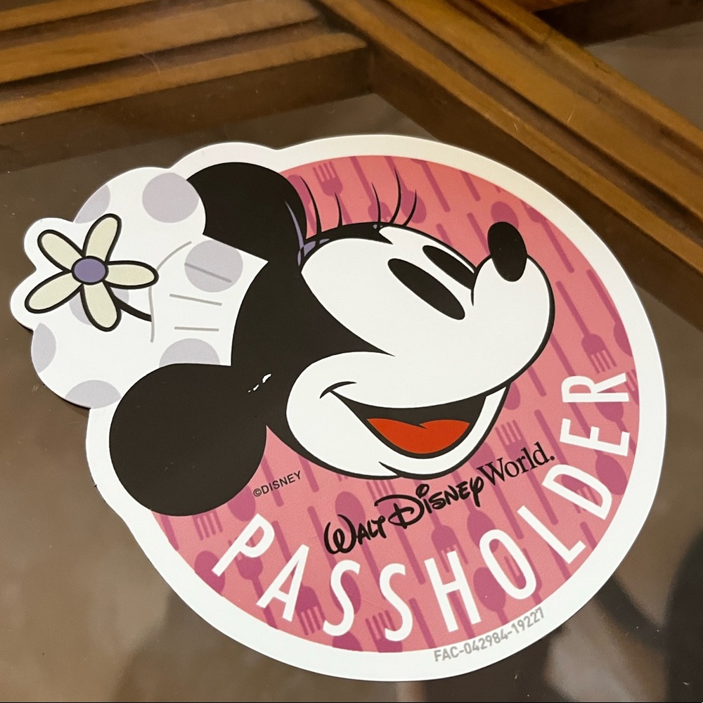 Original Minnie Mouse Annual Passholder Magnet